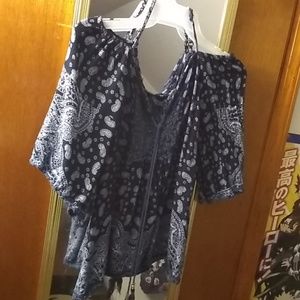 Paisley print shoulder strap with sleeves